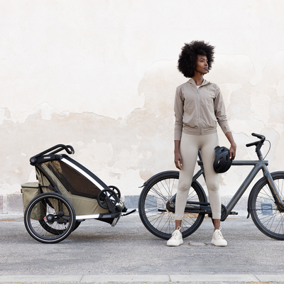Thule Chariot Cross 2 mit Thule sun and wind tarp – double Faded Khaki