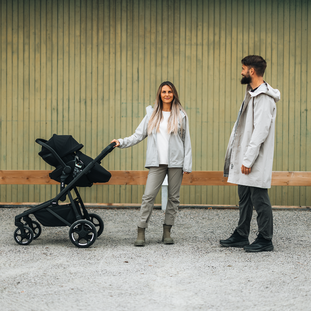 Thule Sleek 2 Wandelbarer Kinderwagen – Getöntes Taupe auf schwarz