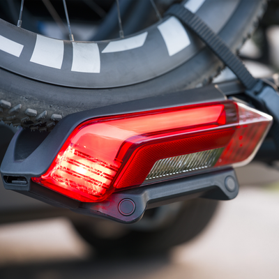Thule Epos 2 ParkSecure – Faltbarer Anhängerkupplungs-Fahrradträger für 2 Bikes mit integrierten Parksensoren
