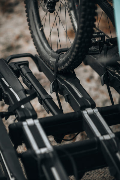 Thule Epos 3 ParkSecure – Faltbarer Anhängerkupplungs-Fahrradträger für 3 Bikes mit integrierten Parksensoren