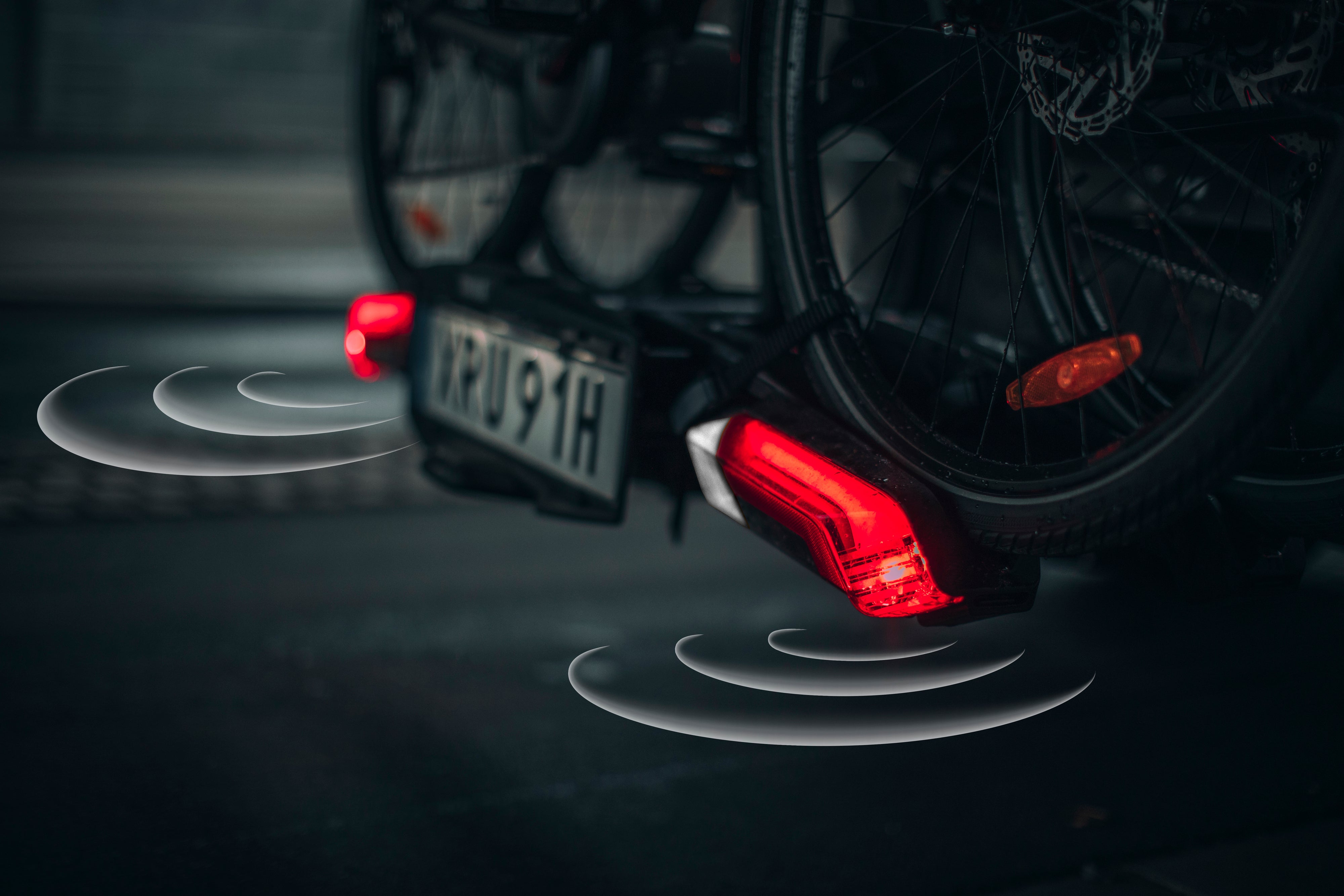 Thule Epos 3 ParkSecure – Faltbarer Anhängerkupplungs-Fahrradträger für 3 Bikes mit integrierten Parksensoren